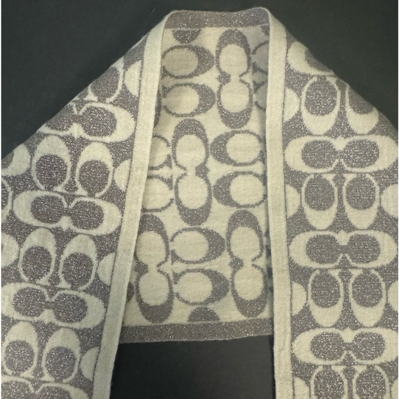 Coach Vintage Silver and Cream Reversible Scarf, Merino Wool Blend - Picture 4 of 4